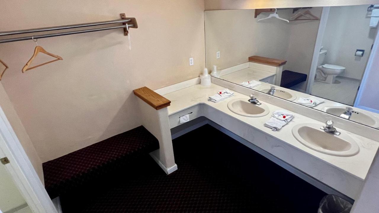 Rodeway Inn Уиннемакка Экстерьер фото