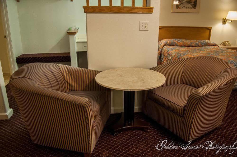 Rodeway Inn Уиннемакка Экстерьер фото